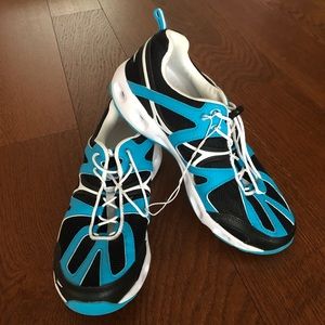 SPEEDO SNEAKERS NWOT